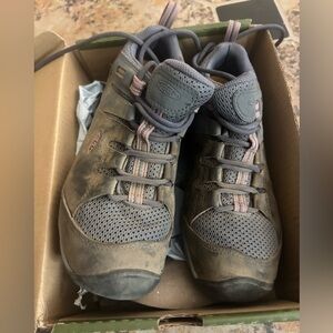 Keen Steens Vent Hiking Shoes Womens Size 8 Gray Pink Leather Lace Up Outdoor